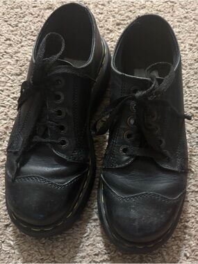 Dr Martens Woman’s 5 Vintage Black No Slip Lace Up Shoes Yellow Stitch